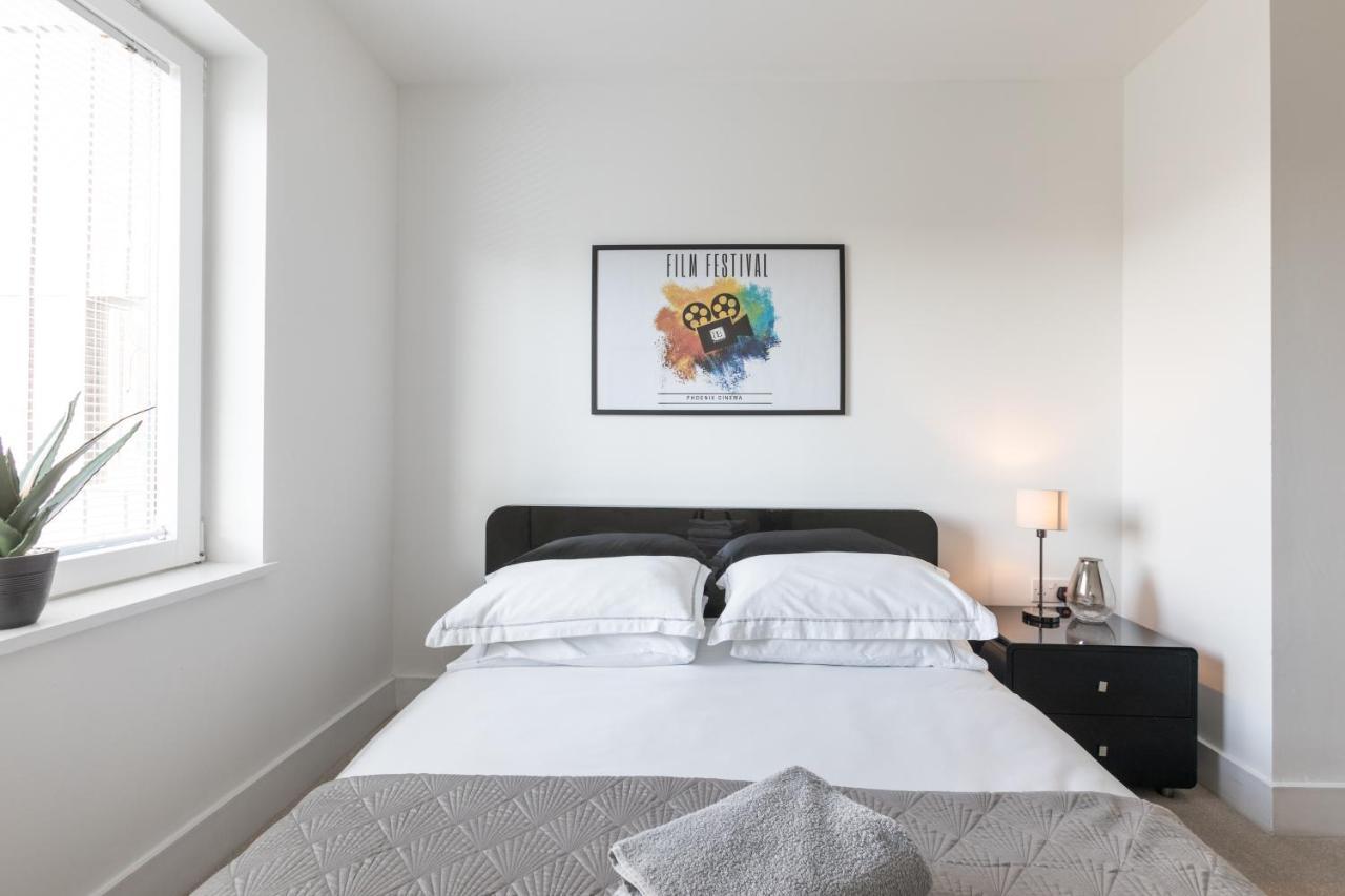 Luxury 2-Bed Flat Parking And Close To The Tube London Kültér fotó