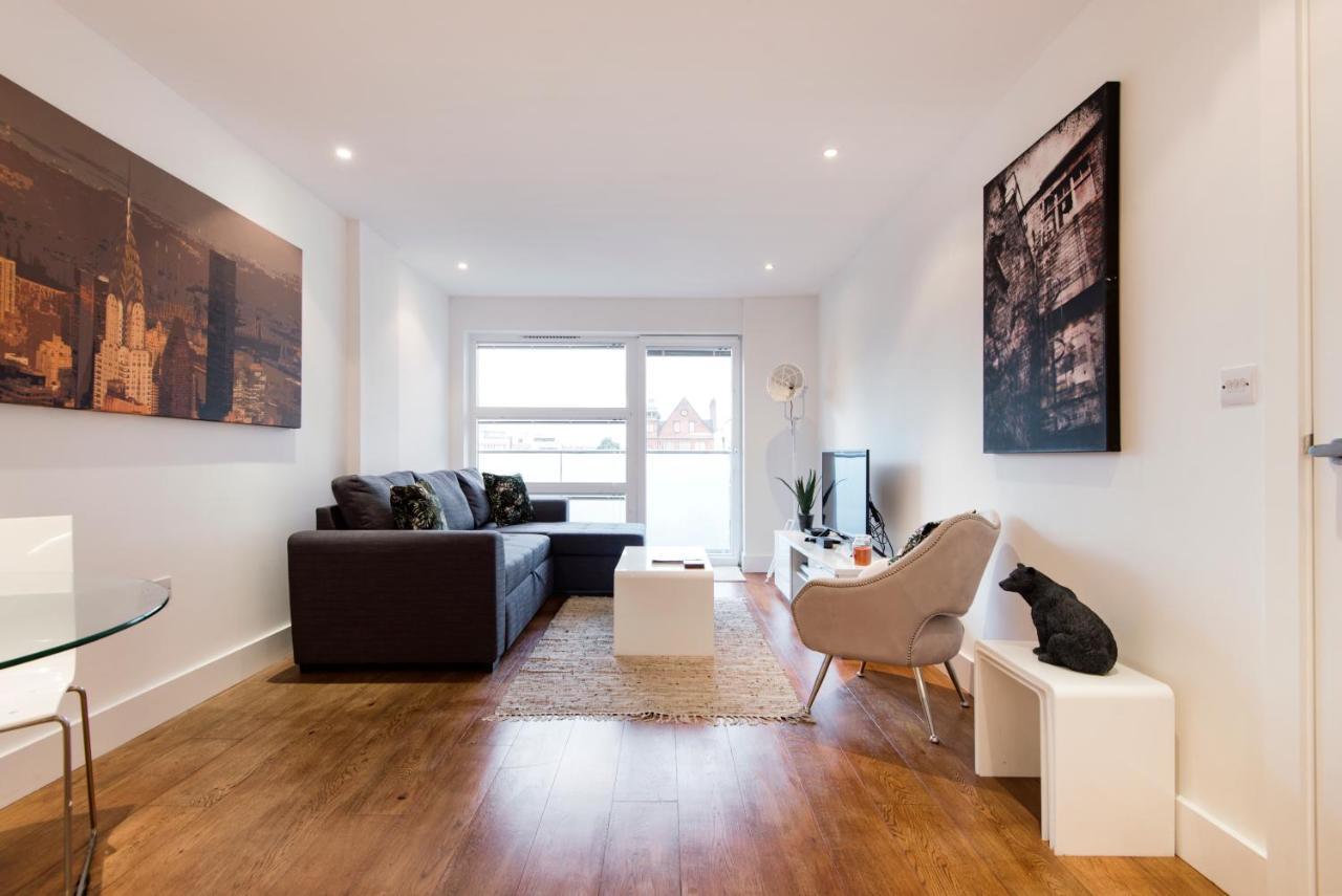 Luxury 2-Bed Flat Parking And Close To The Tube London Kültér fotó