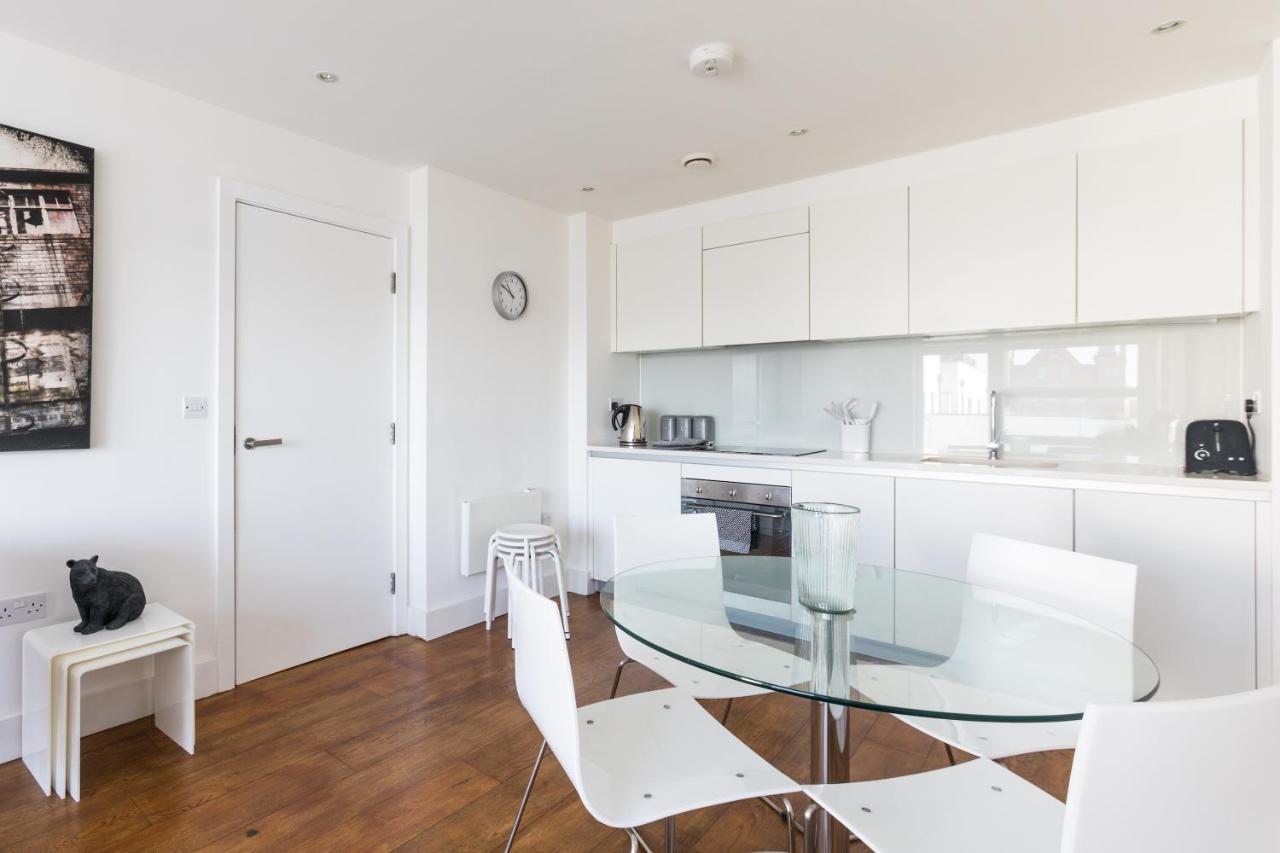 Luxury 2-Bed Flat Parking And Close To The Tube London Kültér fotó